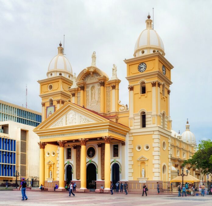 BASILICA-DE-LA-CHINITA-EN-MARACAIBO basílica chinita