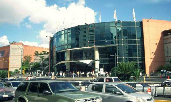 joven sambil caracas