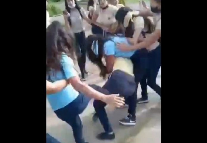 pelea estudiantes cuchillo video