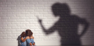 pareja quemó hijos