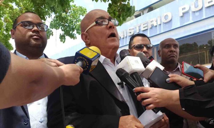 Willy Casanova denuncia