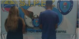 Sipez del Cpez arrestó a pareja por extorsión en Maracaibo R: #CpezPrensa Fecha: #12May Una pareja identificados como Eduardo José Morales Vargas y Paola Kemberly Fonseca Amaya ambos de 23 años de edad, fueron detenidos por uniformados del Servicio de Investigación Penal (Sipez) del Cuerpo de Policía del estado Zulia (CPEZ), en el sector La Rosa, parroquia Francisco Eugenio Bustamante, municipio Maracaibo sindicados de extorsión. extorsión maracaibo