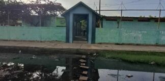escuela Madre Elisa Jaramillo bote aguas negras