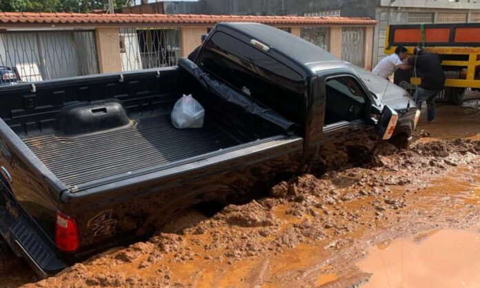 urbanización La Coromoto socavones lluvia 2025