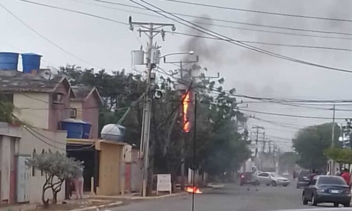Incendio poste San Jacinto