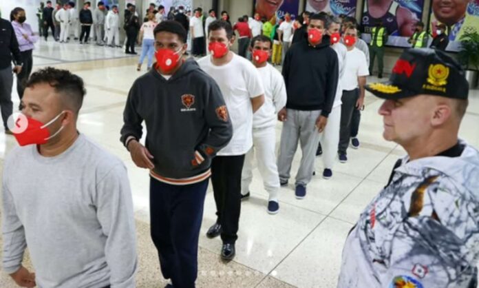 Venezuela 195 venezolanos deportados de Estados Unidos desde Honduras