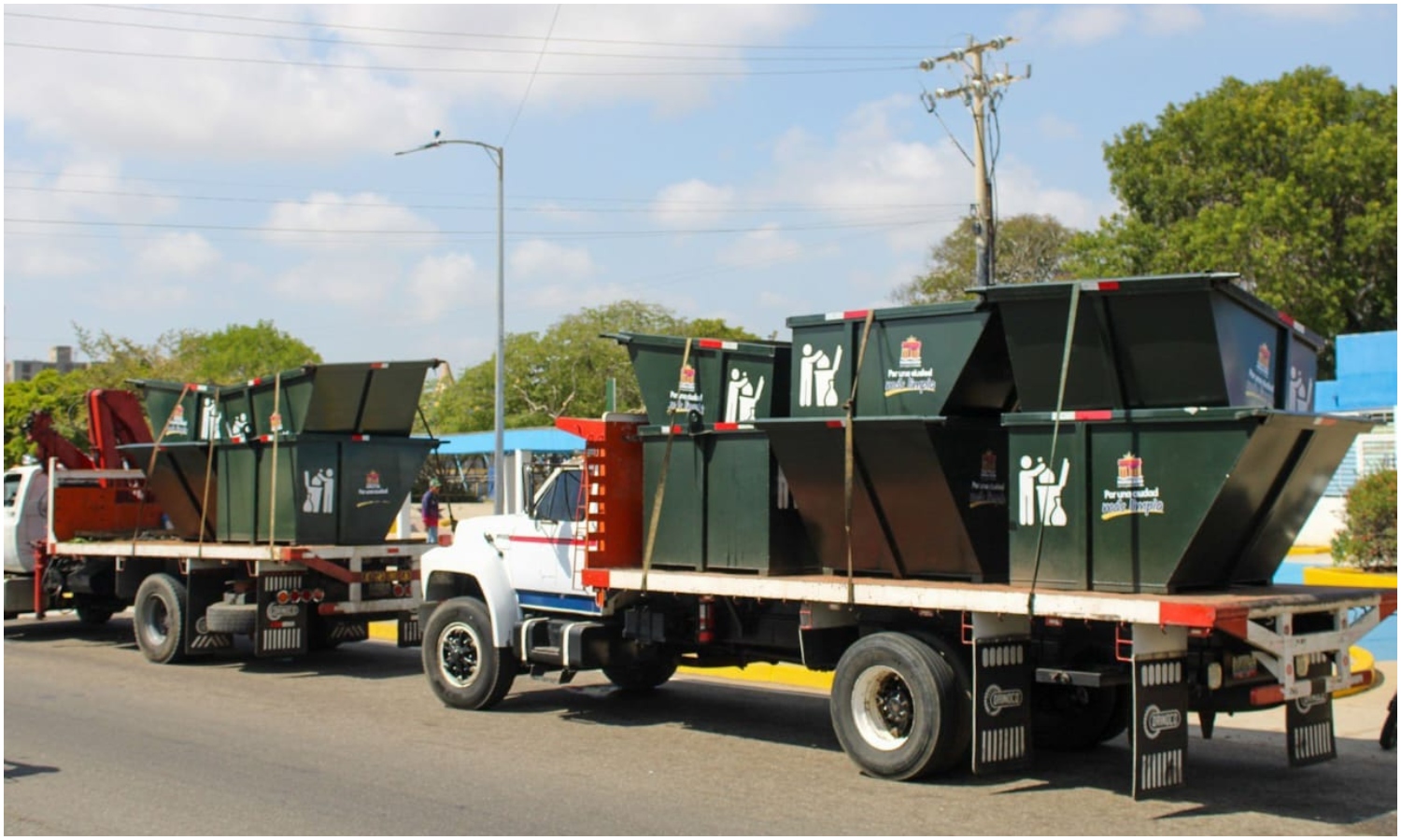 Alcaldía de Maracaibo entrega 20 nuevos contenedores para la recolección de basura