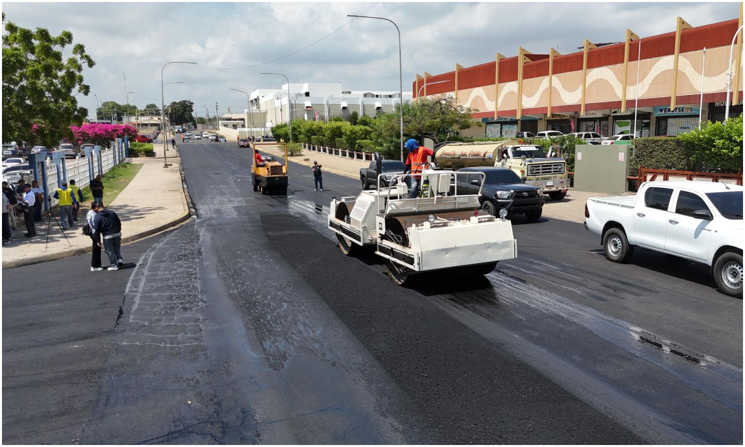Gobernación del Zulia acelera asfaltado del casco central de Maracaibo de cara a la Bajada de La Chinita