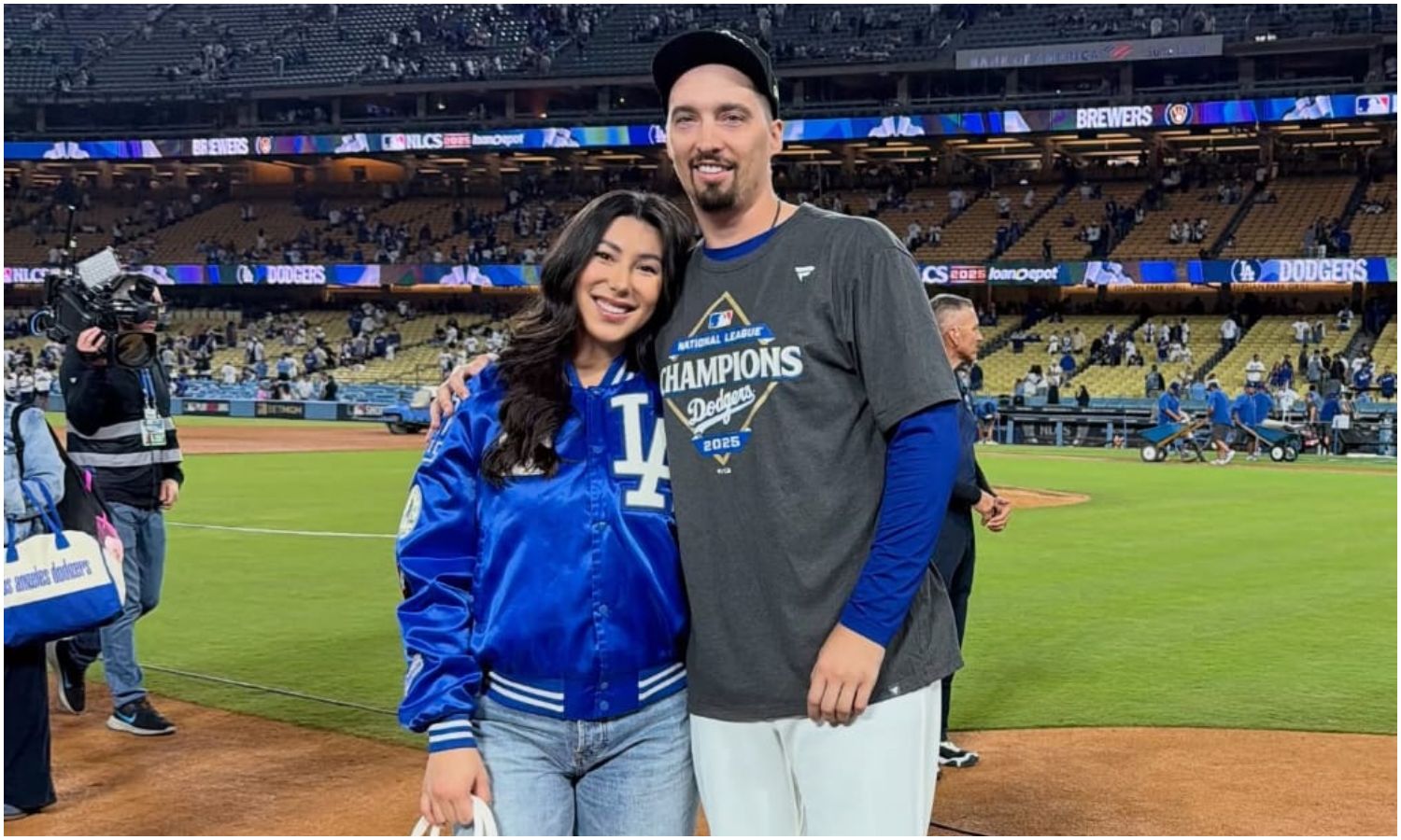 Esposa del lanzador de los Dodgers Blake Snell denuncia amenazas de muerte