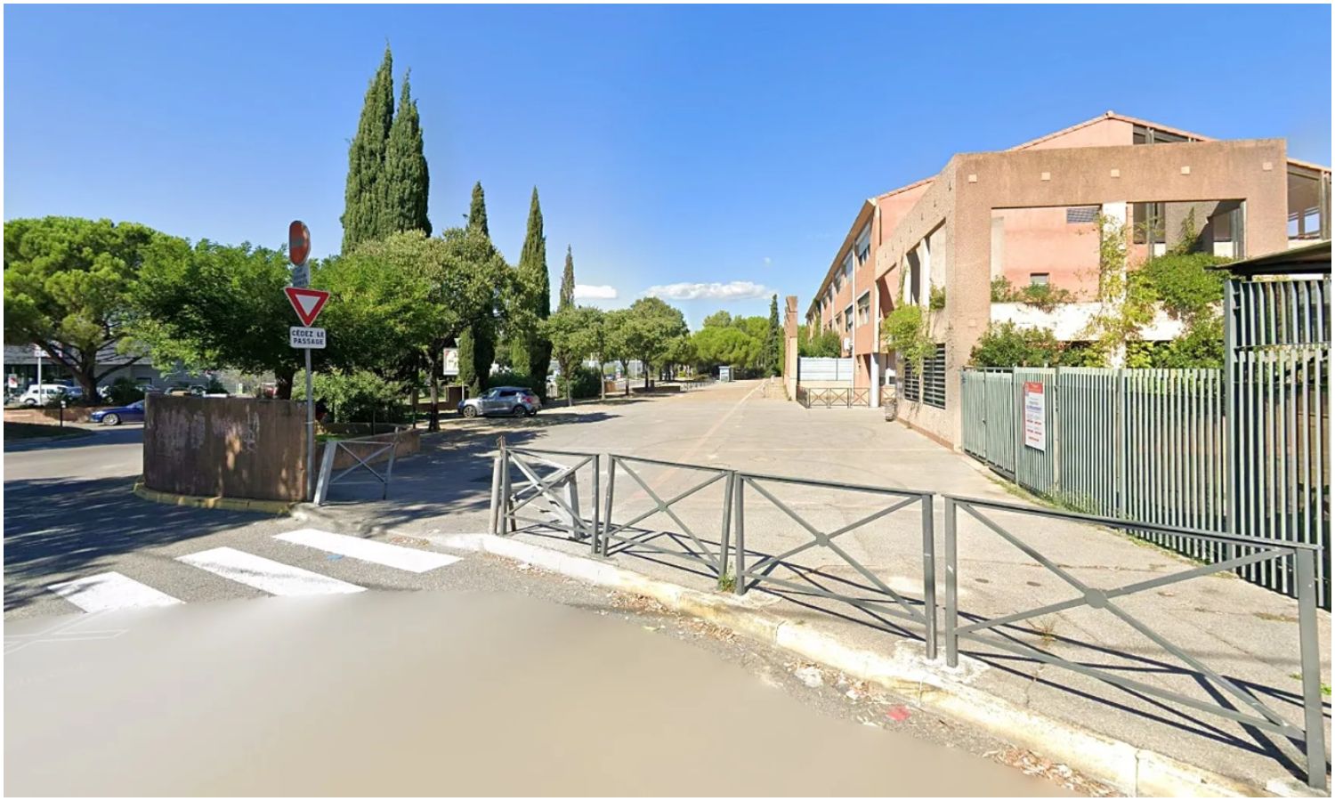 Detienen a adolescente de 14 años tras disparar contra director y profesora de un instituto en Francia