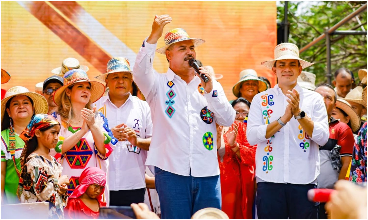 Luis Caldera declara al Zulia estado multicultural y anuncia 1,2 millones de dólares para proyectos indígenas
