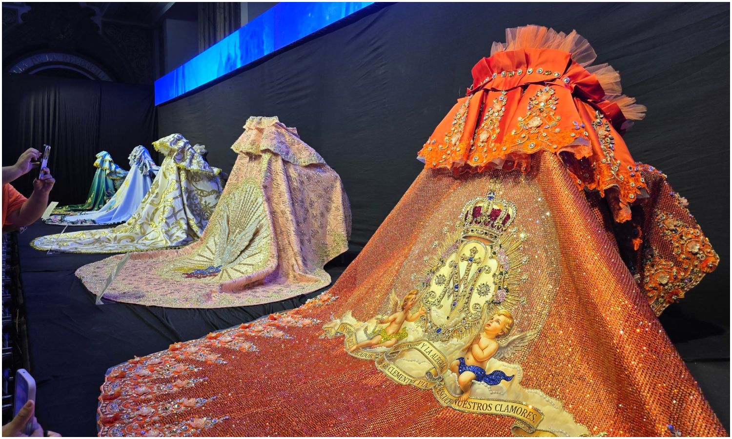 Develan los mantos que usará La Chinita durante las Fiestas Patronales 2026