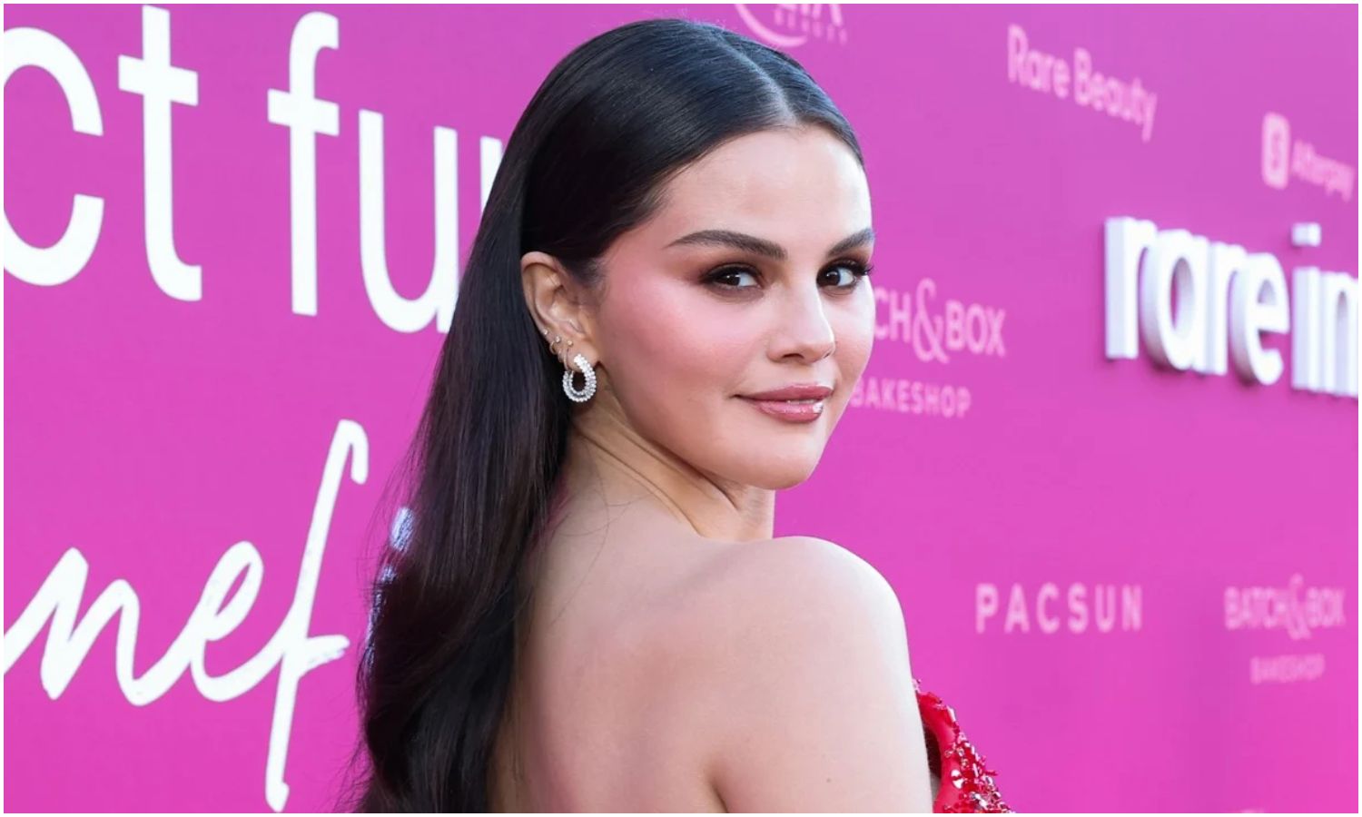 Selena Gomez confiesa que el vapeo afectó su voz y advierte sobre la adicción a la nicotina